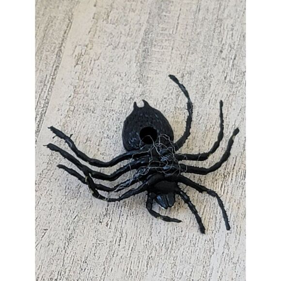 Yellow spotted spider tarantula scary bug toy figure - Picture 4 of 4